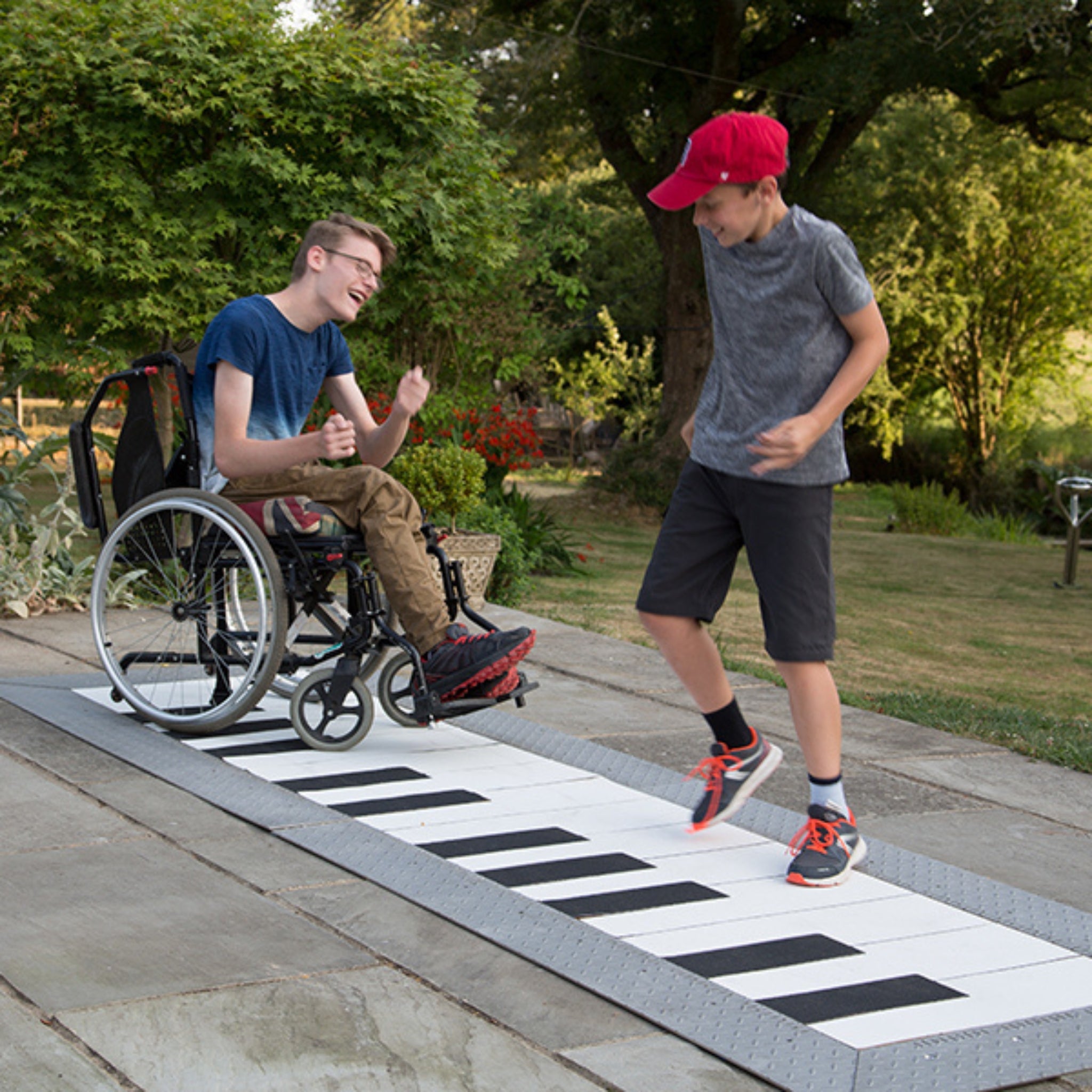 Großes Standklavier