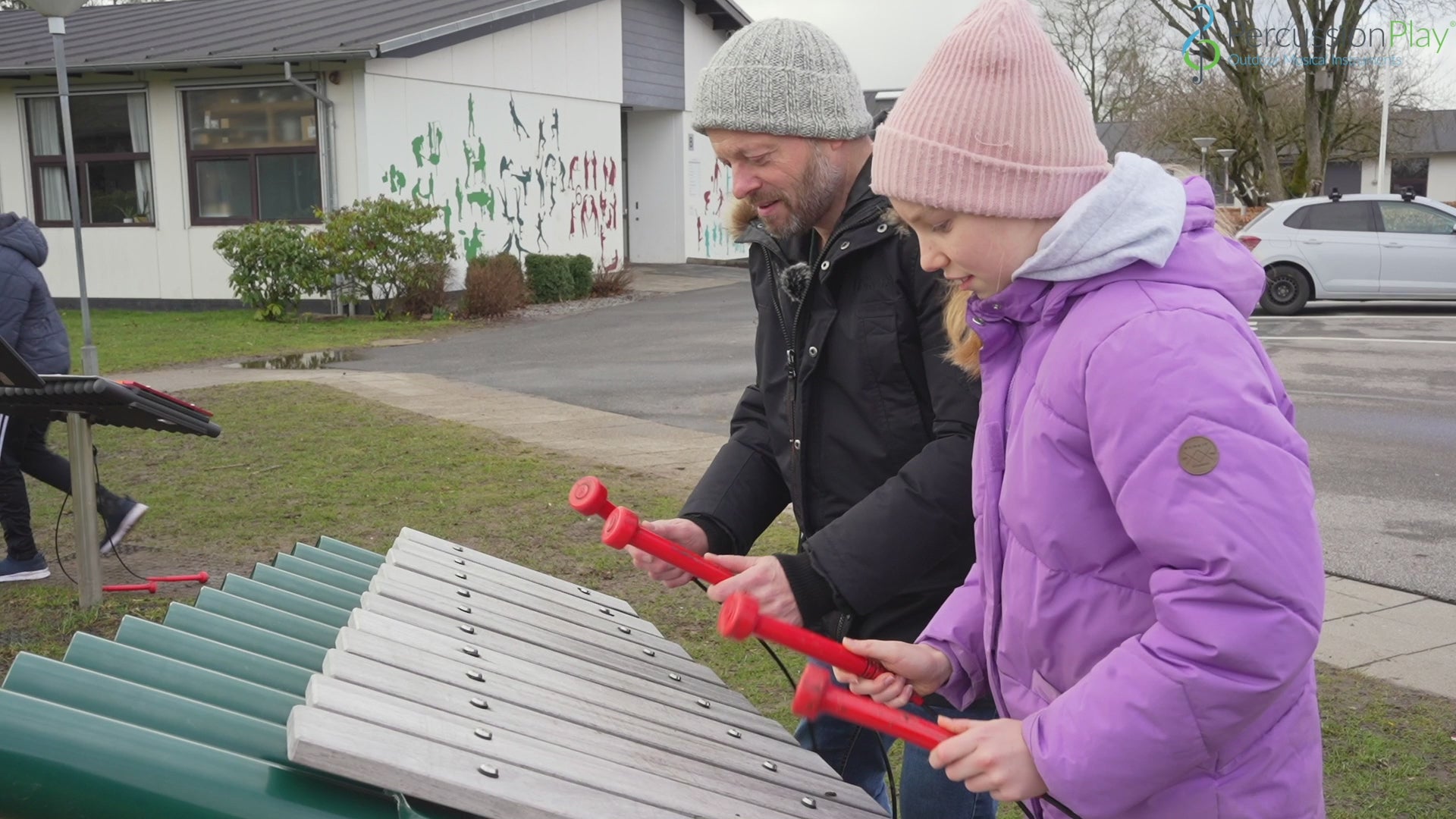 Laden Sie das Video: 