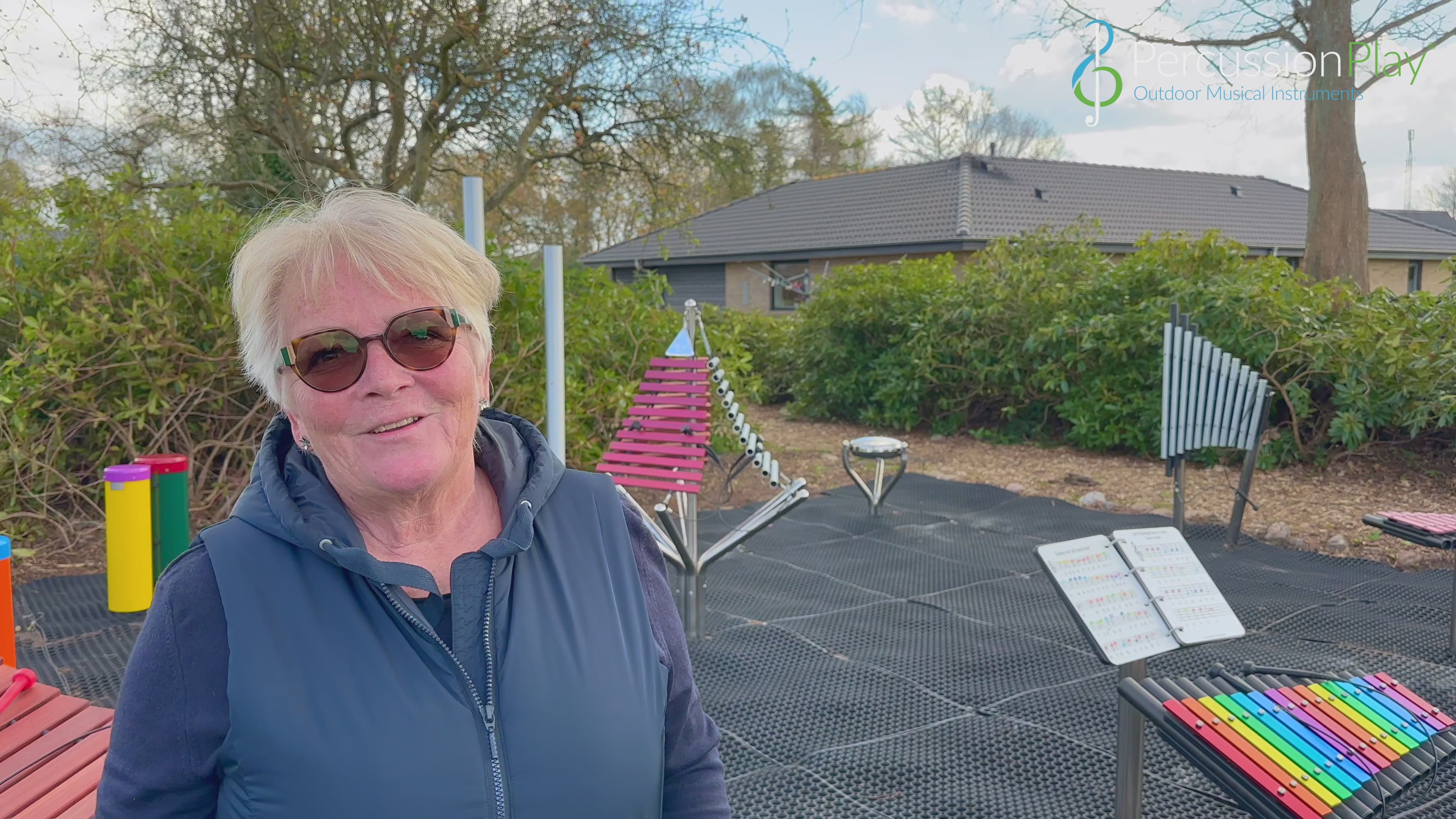 Laden Sie das Video: 